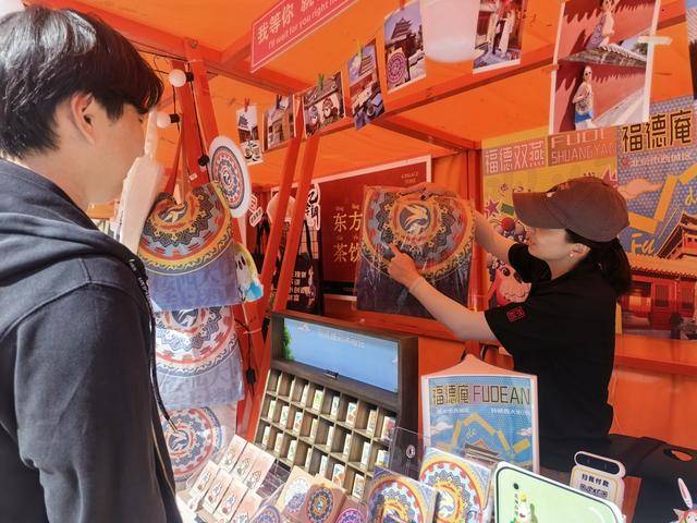 遗市集老北京兔儿爷迎“打卡热”澳门新葡京app从胡同老店到非(图3)